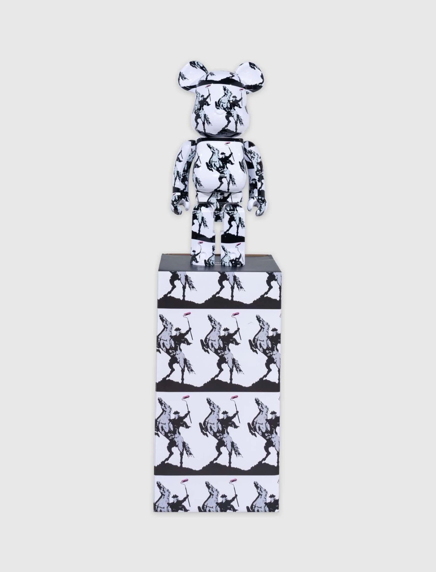 Medicom HIGHWAYMAN 1000% BE@RBRICK Designer Vinyl Figure 3 Medicom HIGHWAYMAN 1000% BE@RBRICK Designer Vinyl Figure